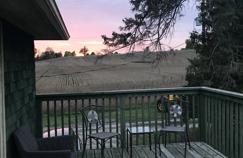 Innisfil House | Private farmhouse w/claw foot tubs, firepit and walking trails