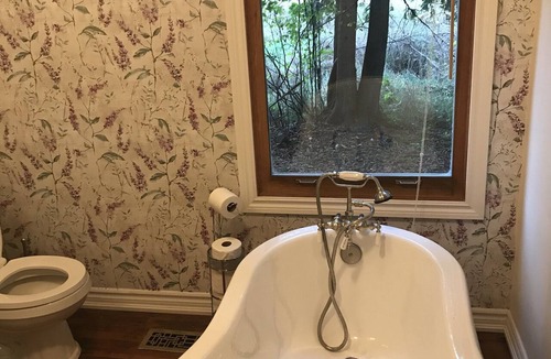 Innisfil House | Private farmhouse w/claw foot tubs, firepit and walking trails