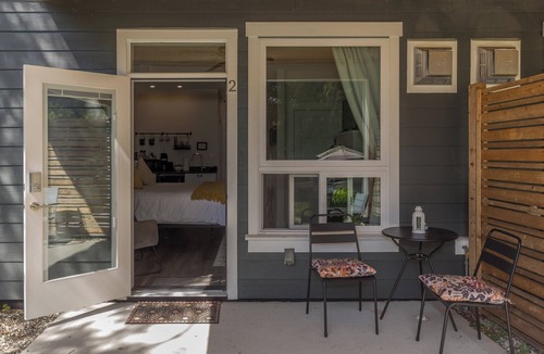 Roberts Creek Apartment | Private Garden Kingsize Studio #2 Near the Ocean