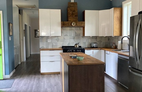 North Cowichan House | Private Garden Suite 5 minutes to Downtown Duncan Beside the Cowichan Trail