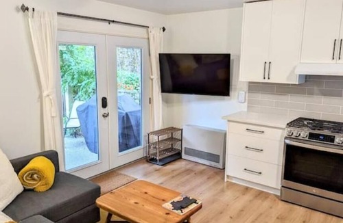 Langford House | Private Garden Suite in Langford - Free car charger