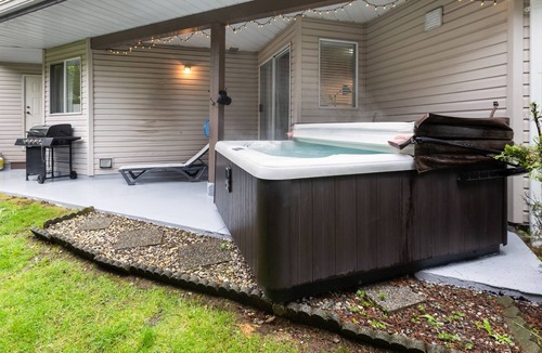 Townline Hill House | Private guest room with hot tub and full gym in Abbotsford