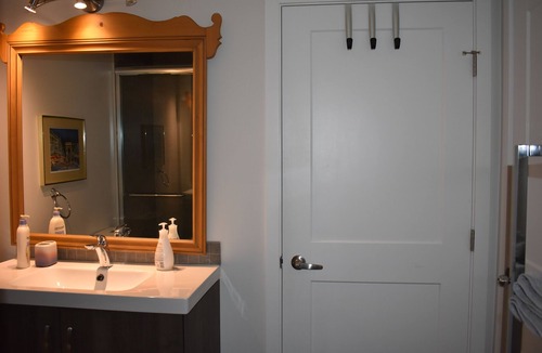 Central Lonsdale Apartment | Private Guest Suite in North Vancouver H912202172