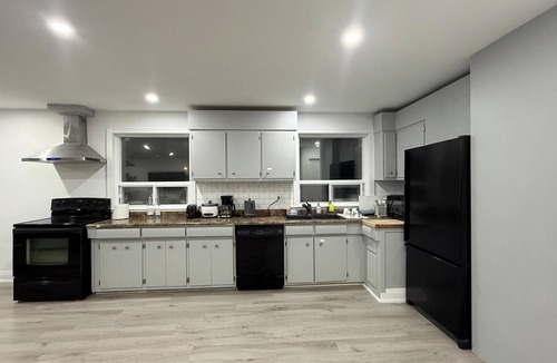 Agincourt House | Private home | 4 Free onsite parkings | Minutes to Hwy 401