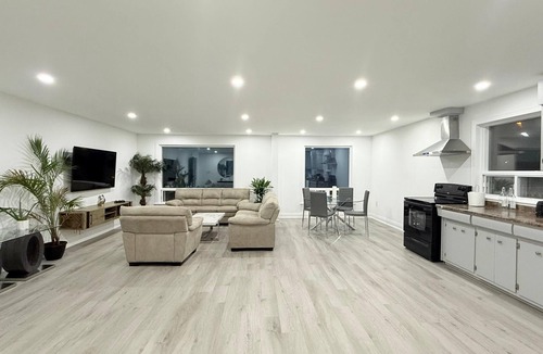 Agincourt House | Private home | 4 Free onsite parkings | Minutes to Hwy 401