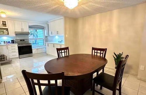 Mississauga Valleys House | Private home with 5 large bedroom and spacious common areas with private patio.