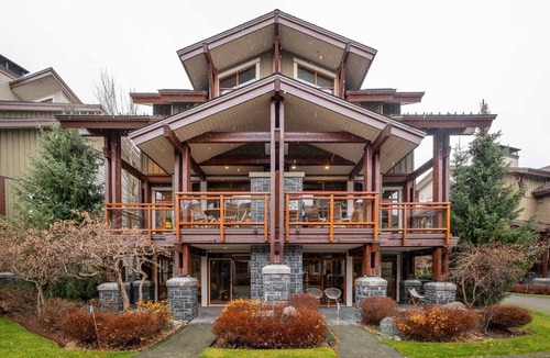 Whistler Apartment | Private Hot Tub | Garage | AC | Secure mud room