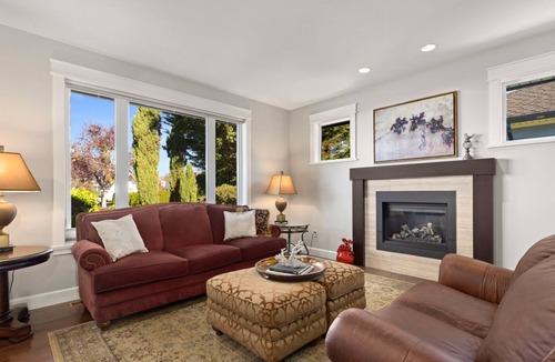Sidney House | Private House Rental! Classic, Elegant, Comforting