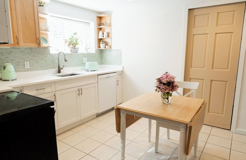 Renfrew-Collingwood House | Private Lower Level Suite | 5 min walk to SkyTrain station | 20 min to downtown