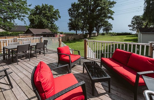 Hamilton House | Private Luxury Lakefront Retreat | FirePit, Large Backyard | Stunning Lake Views