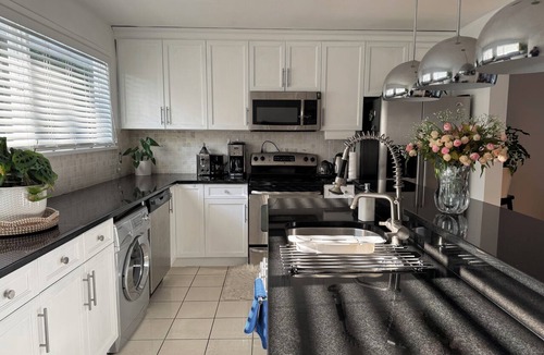 West Vancouver House | Private Main Floor Residence – 3 Bedrooms in West Vancouver