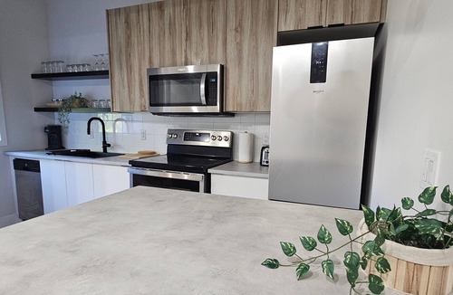 Prospect Bay House | Private, Modern Boho Detached Suite