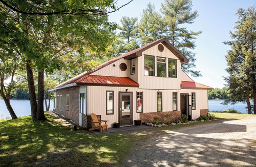 Parry Sound Cottage | Private Parry Sound Waterfront Retreat with Sunroom, Gamesroom, Sauna, Hot Tub
