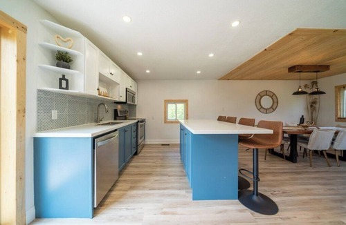 Carrying Place Cottage | Private PEC Retreat w Games Room