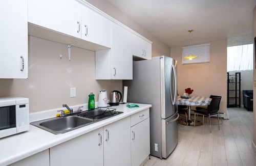 Dunbar House | Private & Quite 2 Bedroom Suite