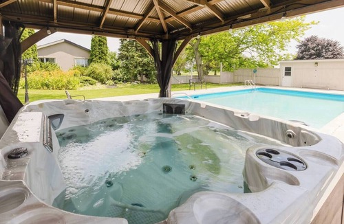 Niagara Falls House | Private Riverfront Estate | Pool Hot Tub BBQ