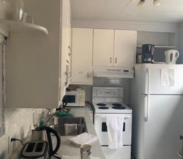 Sandy Hill House | Private Room downtown Ottawa 220 meters to Uottawa train station