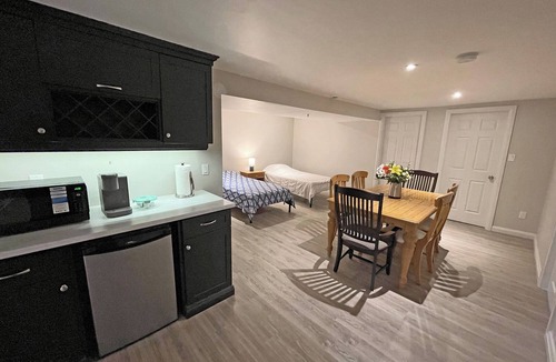 Guelph House | Private Suite, Patio & Yard. Walk to University of Guelph.