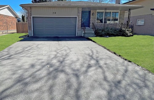 Guelph House | Private Suite, Patio & Yard. Walk to University of Guelph.
