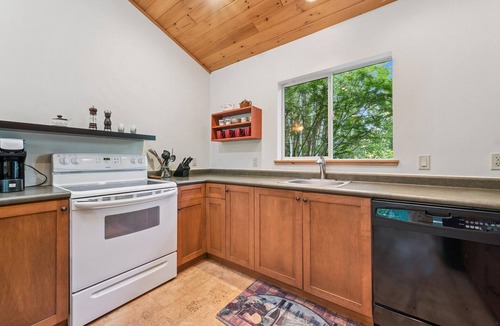 Tobermory Cottage | Private thirty five acre Tobermory retreat with trails, open-concept living, and close to attractions.