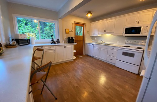 Sproat Lake Cottage | Private Waterfront Lakehouse on Sproat Lake. Quiet and Serene, Easy Access.