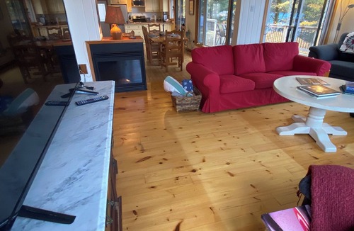Broadbent Cottage | Private West-Facing Lakeside Retreat - Stunning Shoreline & Sunsets