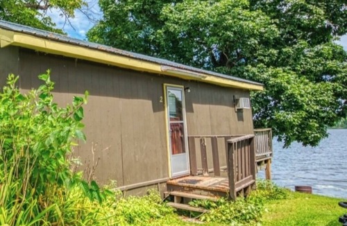 Frontenac Cabin | Quaint Lakeside Getaway: 2-Bedroom Cottage, Steps from the Water!