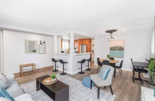 Hamilton House | Quaint & Stylish UPPER level 3-bed bungalow in Hamilton