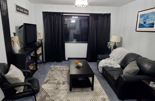 Regional District of Nanaimo Bed & Breakfast | Quaint Tudor Retreat - pet friendly, ocean view, minutes from beach