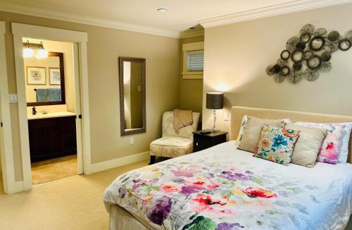 Regional District of Nanaimo Villa | Qualicum Landing West Coast Cottage