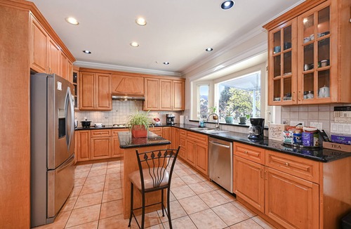 Riley Park-Little Mountain House | Queen Elizabeth Home - in the heart of Vancouver