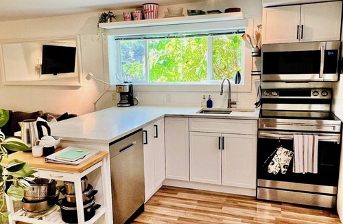 District of North Vancouver House | Quiet and bright garden suite in North Van near nature, shops and transit.