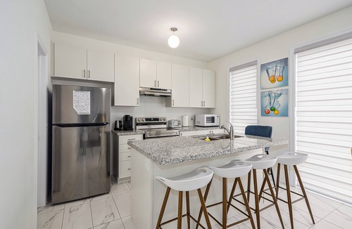 Wasaga Beach House | Quiet and comfy place to stay/4 bedrooms