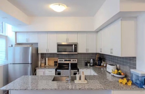 Whitchurch-Stouffville House | Quiet charming townhome condo