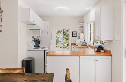 Perry Cottage | Quiet cottage on private lot minutes from town. Boater or snowmobieler delight!