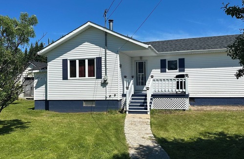 Stephenville House | Quiet Country style living, your home away from home.