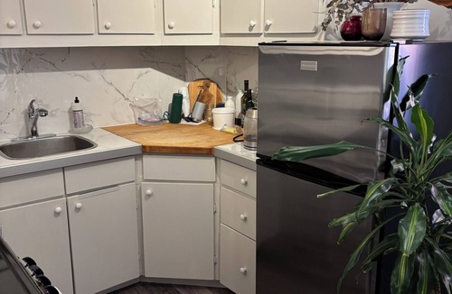 Parkdale Apartment | Quiet, cozy and clean. Great location. Close to highways and public transit.