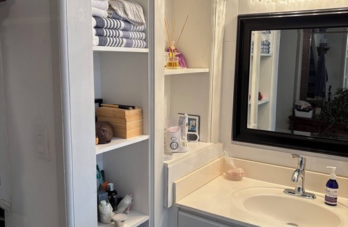 Parkdale Apartment | Quiet, cozy and clean. Great location. Close to highways and public transit.