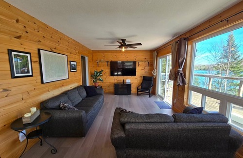Powassan Cottage | Quiet Lakefront Cottage Retreat | Sleeps 7 | Fishing + Family Getaway