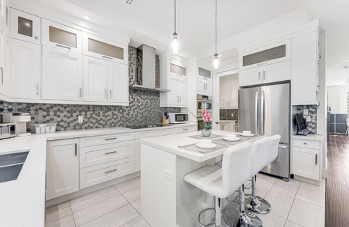 Vancouver South House | Quiet Langara home for a relaxing place to stay while travelling
