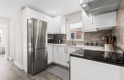 East York House | Quiet Luxury Stay at Prime Location 2-Min Walk to Leaside Subway Pet Friendly