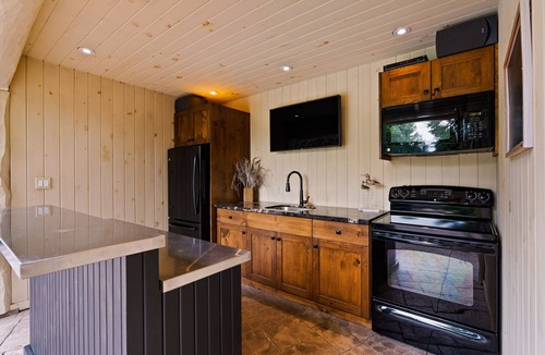 Clearview Township House | -Quiet Mountainview Retreat with Private Pool