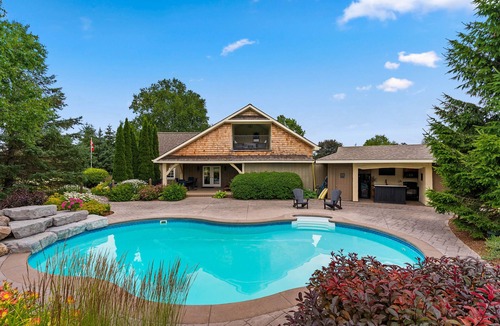 Clearview Township House | -Quiet Mountainview Retreat with Private Pool