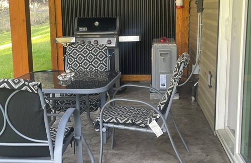 Regional District of Nanaimo Cabin | Quiet retreat close to beach/Lakes, Mt Washington and many more exciting places