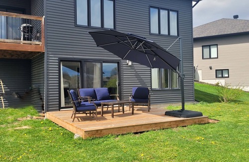 Casselman House | Quiet Riverfront , Pet friendly