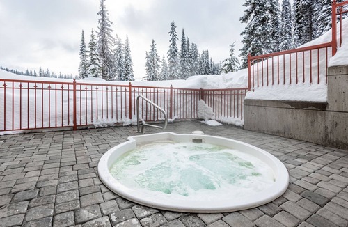 Silver Star Mountain Apartment | Quiet Top Floor Creekside Studio with shared outdoor hot tub - Pet Friendly!