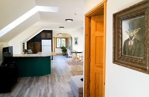 Regional District of Nanaimo House | Quirky Farm Stay - 2 Bedrooms - Hot tub