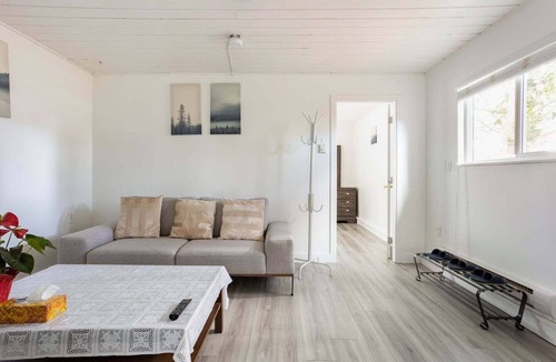Richmond House | Quite and Convenient 1 Bed 1 Living Fiber Gig WiFi/AC/Parking/Near YVR