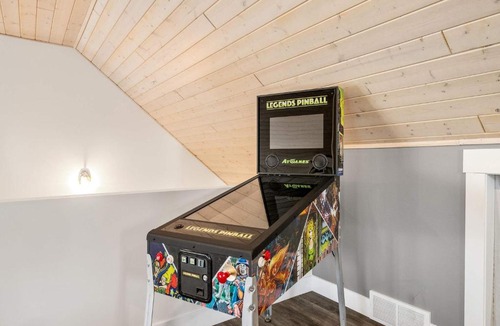 Radium Hot Springs House | Radiant Retreat -Spacious Home - Heart of Radium!