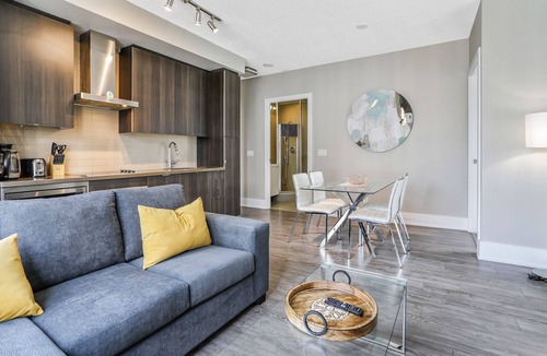 Wellington Place Condo | Rare 3BR 2BA Downtown Toronto Condo | High Floor | Lake View